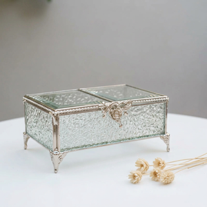 Caja Organizadora de Joyería de Lujo con Marco Metálico y Cristal Biselado, con Cierre Decorativo - Product Image 6