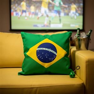 Vente en gros, sur mesure, en vrac, OEM, ODM, directement de l'usine, housse de coussin en velours de football de la Coupe du monde, 18x18 pouces, pour la décoration de la maison, tendance populaire - Product Image 1