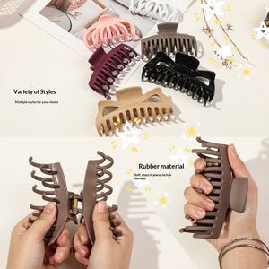 Pinza <span class=keywords><strong>de</strong></span> Pelo <span class=keywords><strong>de</strong></span> Tiburón para Mujer, 14CM, Estilo Dulce, Material Suave TPEE, Color Negro, con Diseño Artesanal Extragrande - Product Image 3