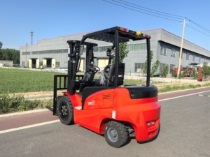 Nueva carretilla elevadora eléctrica de 4 ruedas, capacidad de 1,5 toneladas, mástil libre completo de 3 etapas, neumático sólido, cambio lateral, Motor de CA, carretilla elevadora de operación sentada - Product Image 4