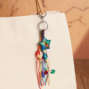 Breloque de sac bohème colorée en coquille de noix de coco avec pompon, porte-clés fait main, accessoire suspendu pour sac à dos ou voiture, style <span class=keywords><strong>hippie</strong></span> arc-en-ciel tressé pour fille, idéal pour les vacances - Product Image 3