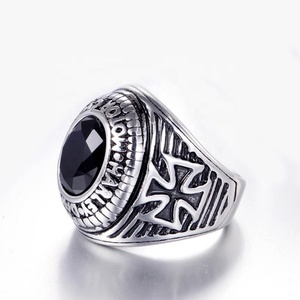 Anillo de Graduación Universitario para Hombre con Gran Piedra CZ, Joyería con Piedra de Nacimiento - Product Image 5