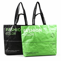 Sacs en papier Tyvek écologiques à grande capacité, une alternative durable aux sacs en plastique, réduisant l'impact environnemental