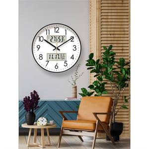 Horloge murale silencieuse ronde analogique, fonctionnant sur piles, décorative pour salon, à quartz, cadran simple face en PVC - Product Image 2