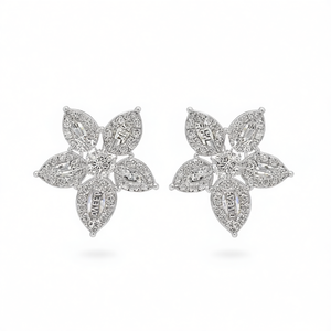 Orecchini a Perno con Fiore in Zirconia Cubica per Donna, Accessorio di Gioielleria alla Moda - Product Image 1
