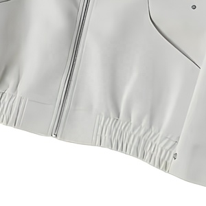 Blouson Bomber en Cuir Blanc Clouté avec Logo Personnalisé pour Homme – Coupe Oversize, Fermeture Éclair, Style Streetwear - Product Image 5