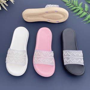 รองเท้าแตะนุ่มสำหรับวัยรุ่นแฟชั่นใหม่ทำตามสั่ง - Product Image 1