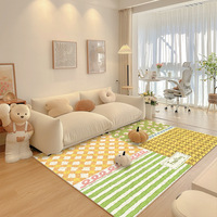 Cremefarbener Teppich für Wohnzimmer, Minimalistische Atmosphäre für Schlafzimmer, Luxuriöses und Hochwertiges Sofa, Couchtisch und Decke