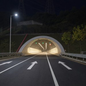 Iluminación LED Inteligente para Túneles con Gestión de Energía IP66, Red de Gestión de Energía, Reducción de Picos y Anulación Manual - Product Image 1