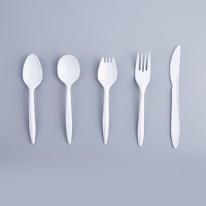 FULING Juego de Cubiertos Desechables de Plástico Negro y Blanco de Peso Medio de 2.5 g, Paquetes Envueltos Individualmente, Cuchillo, Tenedor y Cuchara - Product Image 3