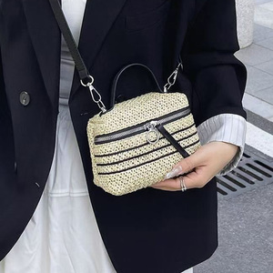 Sac fourre-tout en paille Laffia au design tendance, nouveau sac de plage tressé en paille, polyvalent, à porter à l'épaule ou en bandoulière - Product Image 5