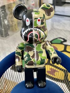 Bearbrick 1000% Action Figure Artigianale in Plastica Orso Squalo Mimetico Ornamenti Bambola a Blocchi - Product Image 2