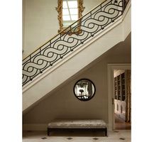 Rampe d'escalier moderne en fer avec design minimaliste, résistante à la rouille, à fixation au sol