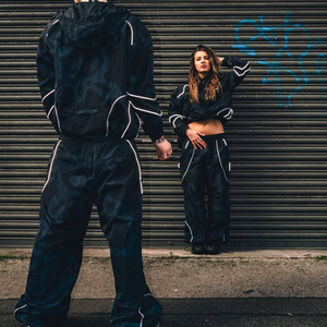 Set Tuta Sportiva Unisex 2 Pezzi in Nylon con Stampa DTG Riflettente per Attività all'Aperto, Giacca a Vento e Pantaloni, Vendita all'Ingrosso dal Produttore - Product Image 4