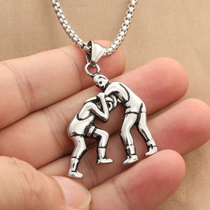 Collier pendentif lutteur en acier titane de style européen et américain, bijoux de mode en acier inoxydable pour hommes avec personnage de dessin animé - Product Image 4