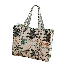 Bolsa de Compras de Lujo para Mujer, Acolchada, Gran Capacidad, con Cadenas, Estampado Vibrante de Vida Tropical, Tela de Algodón Premium - Product Image 2