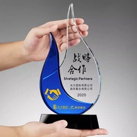 Vente en gros LOGO personnalisé Flamme Bleu K9 Cristal Verre Plaque Prix Trophée Certificat Gravé au laser Base Sculpté Cadeau de récompense