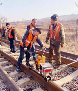 ประแจรางรถไฟแบบใช้แบตเตอรี่ลิเธียมสำหรับการบำรุงรักษาทางรถไฟ - Product Image 2
