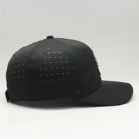 Casquette de sport classique noire de haute qualité en polyester avec trous laser Patch en caoutchouc Logo personnalisé Casquettes de baseball pour hommes