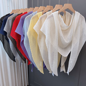 Chal Triangular de Punto Calado para Mujer, Mezcla de Lana, Color Sólido, Ligero, para Usar como Capa o Pañuelo en el Hombro, Ideal para el Uso Diario - Product Image 4