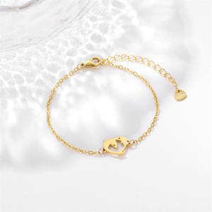 Bracelet Acier Inoxydable « RisingMoon » Pas Cher, Plaqué Or 18 Carats Sans Ternissement, avec Breloques Papillon, Lettre et Cœur pour Femmes et Filles - Product Image 5