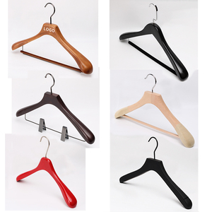 Percha de madera de marca personalizada para traje, perchas de lujo para chaqueta, perchas para abrigos, exhibición de tienda de ropa, percha de madera antideslizante con hombros anchos - Product Image 3