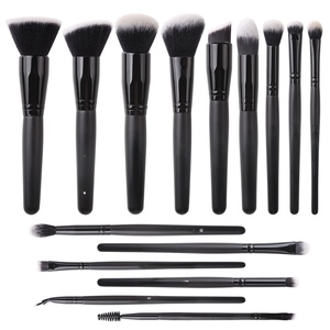 Juego de 15 Brochas de Maquillaje de Alta Calidad con Logotipo Personalizado, Brochas Profesionales para Ojos, Rostro y Base, Mango de Madera, Color Negro - Product Image 1