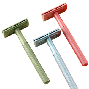 Rasoir de sécurité à double lame pour femme en or rose |   Lames en acier inoxydable |   Poignée en métal |   Fournisseur en gros sur mesure - Product Image 1