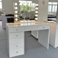 Coiffeuse moderne en chêne personnalisable pour femme, design pliable, éclairage LED à intensité variable, miroir intégré pour chambre à coucher