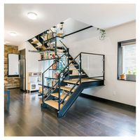 Escalier droit contemporain à double poutre latérale, marches en bois de haute qualité, garde-corps en verre, style moderne