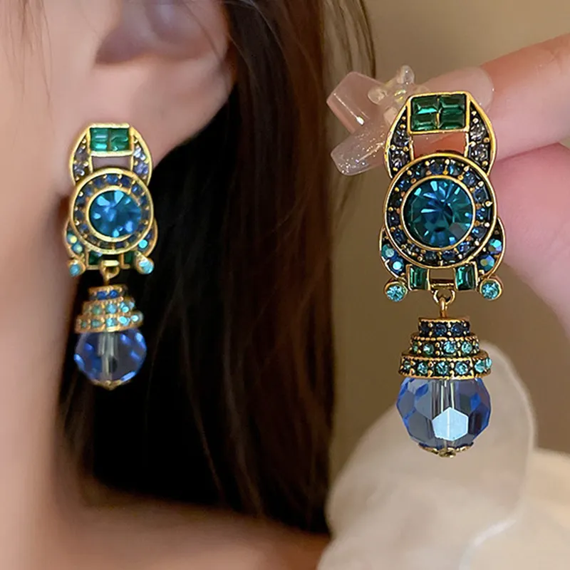 Vintage Medieval Ear Clip Blue Diamond Crystal Round Earbone Clipe Francês Retro Light Luxury Brincos