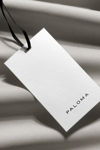 Etiquetas colgantes personalizadas con relieve y grabado; etiquetas de papel con tacto de lujo; logotipos de marcas de ropa; acabado mate; estampado en caliente con lámina. - Product Image 5