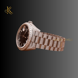 Reloj de diamantes Moissanite atemporal para mujer con características de lujo de diseño elegante e impresiones duraderas de artesanía superior - Product Image 2