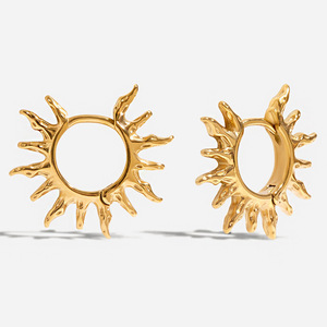 Pendientes Sun Huggie de acero inoxidable en tono dorado, diseño geométrico, joyería de moda - Product Image 1