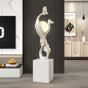 Lumière créative <span class=keywords><strong>d</strong></span>'art de plume avec sculpture <span class=keywords><strong>d</strong></span>'<span class=keywords><strong>oiseau</strong></span> réaliste artisanat en résine fait à la main pour la lampe de table moderne de luxe cadeaux de <span class=keywords><strong>d</strong></span>écor à la maison - Product Image 2