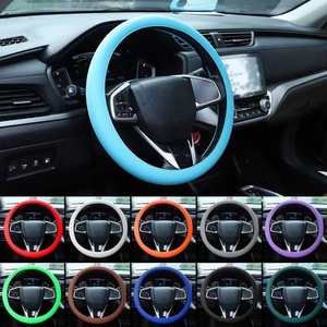 Housse de volant de voiture en silicone antidérapante 4 saisons, pièces automobiles universelles, housse de volant multicolores - Product Image 2