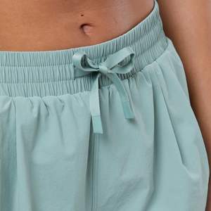 Shorts de course haute performance – Vêtements de fitness respirants pour femmes - Product Image 4