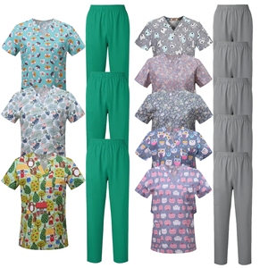 Top di alta qualità con stampa di animali multicolori da donna Scrub uniformi set di Scrub <span class=keywords><strong>medici</strong></span> frub Scrub medico uniforme da <span class=keywords><strong>lavoro</strong></span> da laboratorio di infermiere - Product Image 1