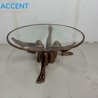 Table basse en fibre de verre avec sculpture de jambe humaine en FRP, finition bronze doré électrolytique, pour centre d'art de luxe et galerie
