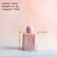Nouveau design, flacon de parfum en verre de 110 ml, forme unique, vaporisateur à pompe, impression sérigraphique, estampage doré, diffuseur de parfum DONGFANG GLASS