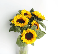Natuurlijke verse boeket zonnebloemen, snijbloemen, prijzen, beste kwaliteit, decoratieve bloemen, lang houdbaar