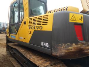 Excavateur sur chenilles Volvo EC140DLC 14 tonnes d'occasion à vendre en bon état avec moteur central et composants de pompe - Product Image 4