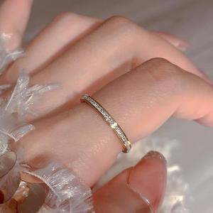 Anillo de titanio y acero con diseño de estrella y diamantes, joyería de moda para mujer, accesorios versátiles, estilo fresco y moderno. - Product Image 3
