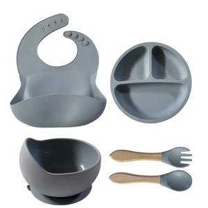 Ensemble repas pour bébé personnalisé en gros, 5 pièces, écologique, bavoir en silicone souple avec bol à ventouse, assiette, cuillère-fourchette pour l'alimentation des bébés - Product Image 5