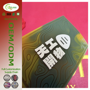 ป้าย TPU แบบรีดร้อน พิมพ์ลายโลโก้แบรนด์ OEM แบบนูน 3 มิติ  ป้าย 3 มิติ  ป้ายติดเสื้อผ้าแบบเย็บ - Product Image 1