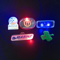 Fournisseur d'usine Insigne de lumière LED Bouton Épinglette Forme personnalisée Logo Insigne de LED magnétique pour les événements de fête