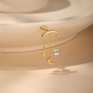 Pendiente individual de Plata de ley 925 chapado en oro de 18K, minimalista, con borla de cadena de 3mm, diseño de cometa, circonita, estrella y piedra lunar, con parte trasera plana y cierre de rosca. - Product Image 5