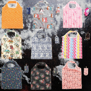 กระเป๋าช้อปปิ้งพับได้แบบประหยัด รุ่นขายดีประจำปี 2025 ราคาถูก เป็นมิตรกับสิ่งแวดล้อม ทำจากโพลีเอสเตอร์ สายสะพายยาว พิมพ์โลโก้ตามสั่ง - Product Image 3