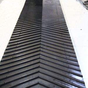 Băng tải cao su di động vành đai Chevron nghiêng bên tường Cleated với Chevron thô cho nhu cầu vận chuyển nghiêng - Product Image 1