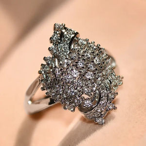 Anello geometrico a stella irregolare per donna, anello da dito alla moda con pavé scintillante, elegante gioiello da indossare tutti i giorni - Product Image 5